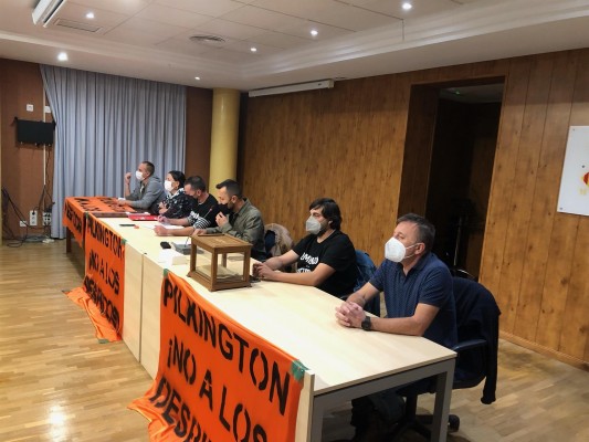 Pilkington entrega la documentación del ERE para despedir a 116 trabajadores de la fábrica de Sagunto