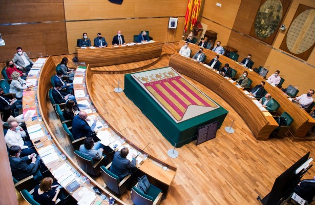 Gaspar inicia el traspaso de empleados de Divalterra a la Diputación a través de decretos
