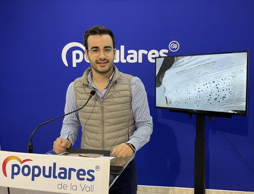  El PP de la Vall d'Uixó denuncia la aparición de documentos privados en un contenedor durante una reforma