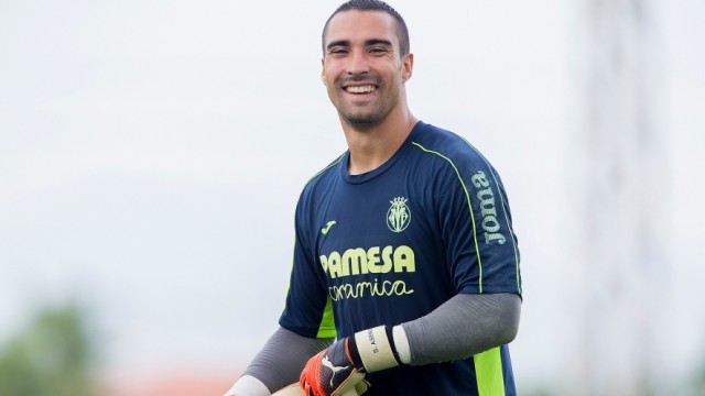 Asenjo será operado de la rodilla el viernes en Madrid