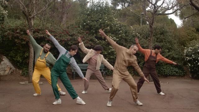 'Stop', la comedia musical de Doble Pletina que (auto)parodia a los grupos de pop tristón


