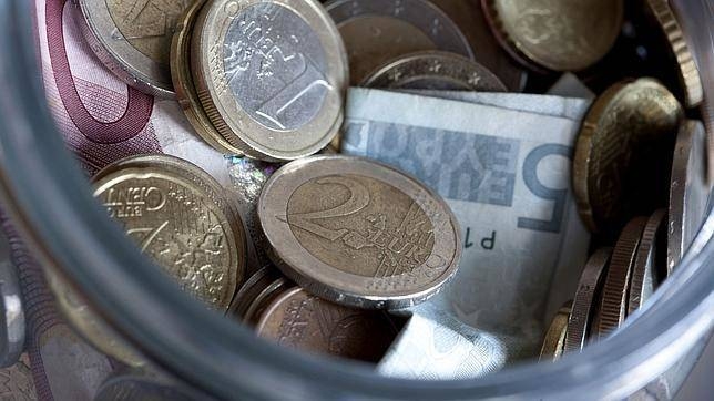 Los españoles siguen ahorrando mayoritariamente vía depósitos bancarios