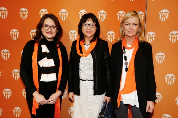 Mestalla se tiñe de naranja para luchar contra la violencia machista