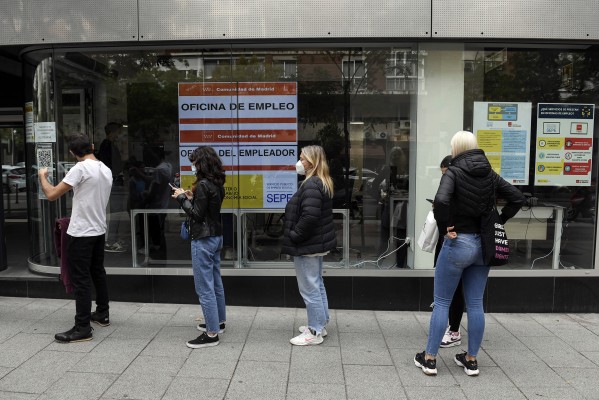 Un octubre de cal y arena para la Región: deja 2.271 parados más pero crea 6.533 puestos de trabajo