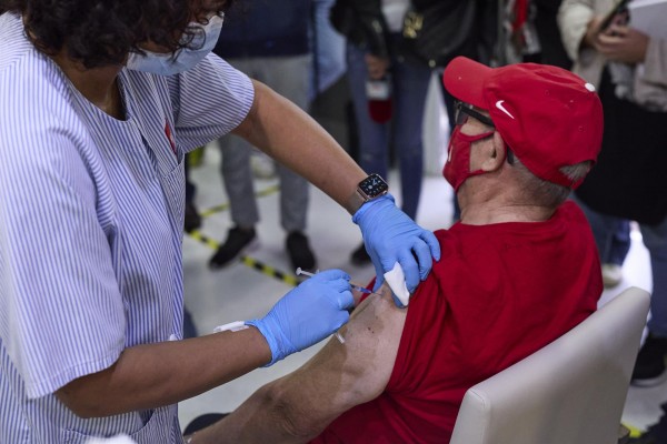 Más de un millón de españoles han recibido ya la tercera dosis de la vacuna contra la covid-19
