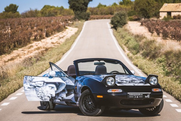 Crean en Valencia el primer coche tatuado del mundo 