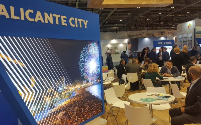 Alicante se vende como destino de escapadas en la Feria de Turismo de Londres