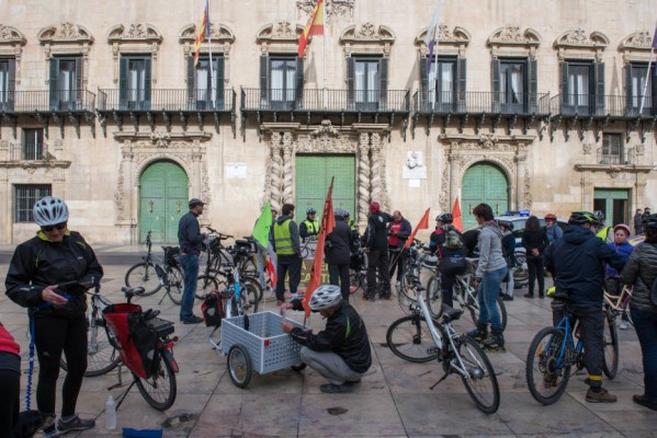 Alacant en Bici y la PCM convocan la séptima 'bicifestación' para exigir el carril bici por el litoral