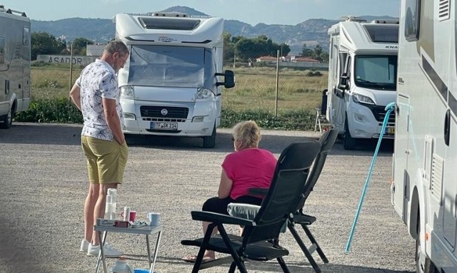 El PP critica que se siga permitiendo que las autocaravanas acampen gratis junto al Aeroclub