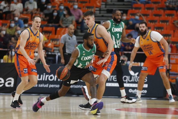 El Valencia busca no descolgarse y ganar a Gran Canaria tras dos derrotas
