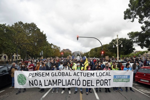 Los dos vicepresidentes en la manifestación contra la ampliación del puerto