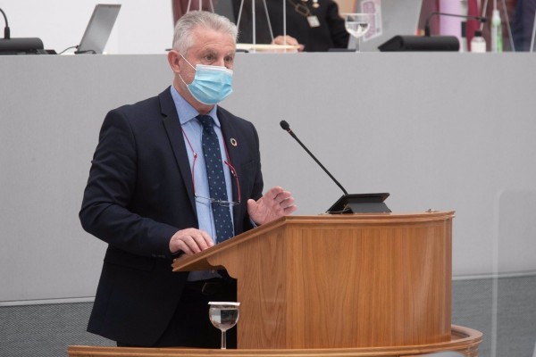 El PSRM exige más contrataciones en las áreas de salud periféricas y el PP acusa a Sánchez de la falta de sanitarios