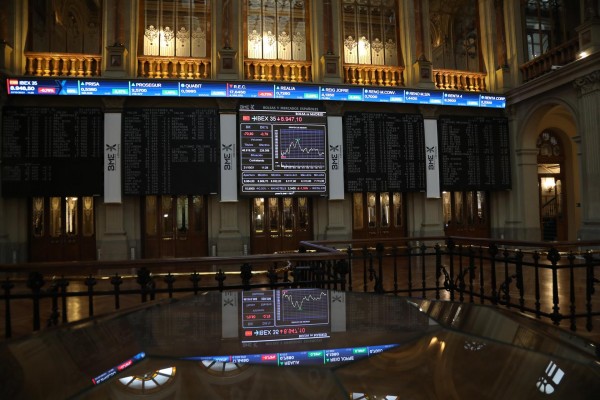 El Ibex 35 apunta a los 9.200 puntos hacia la media sesión tras escalar un 1,24% 