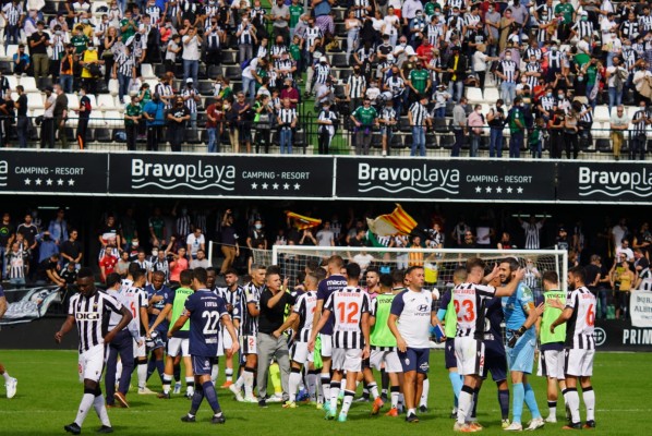 Seis partidos sin perder impulsan al Castellón a la zona alta

