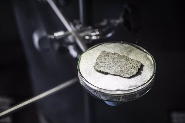 El Museu de les Ciències exhibe un fragmento de meteorito procedente de Marte