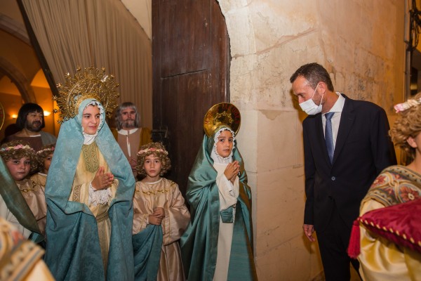 Cientos de ilicitanos vuelven a mirar al cielo con las representaciones del Misteri d’Elx 
