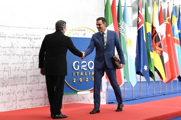 Sánchez cierra su primer día en el G20 con una cena en el Palacio del Quirinal