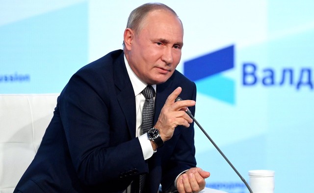 Putin emplaza a la comunidad a acelerar el reconocimiento de los certificados de vacunación