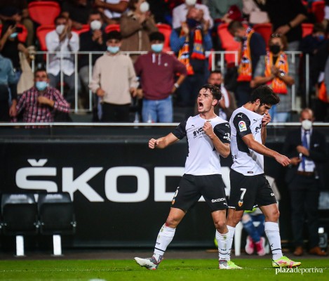El Valencia recupera el oficio y diluye al Villarreal