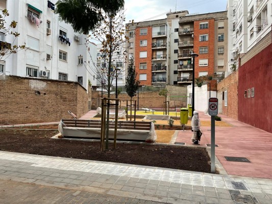 El barrio de Montolivet estrena un nuevo jardín en la plaza de Sor Guillermina
