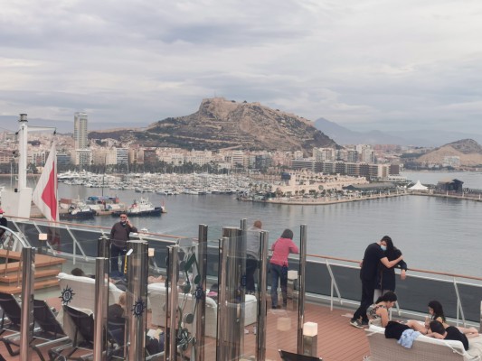Alicante recibe al innovador crucero MSC Virtuosa con cerca de 3.000 pasajeros