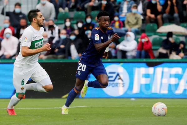 El Elche vende muy cara su derrota