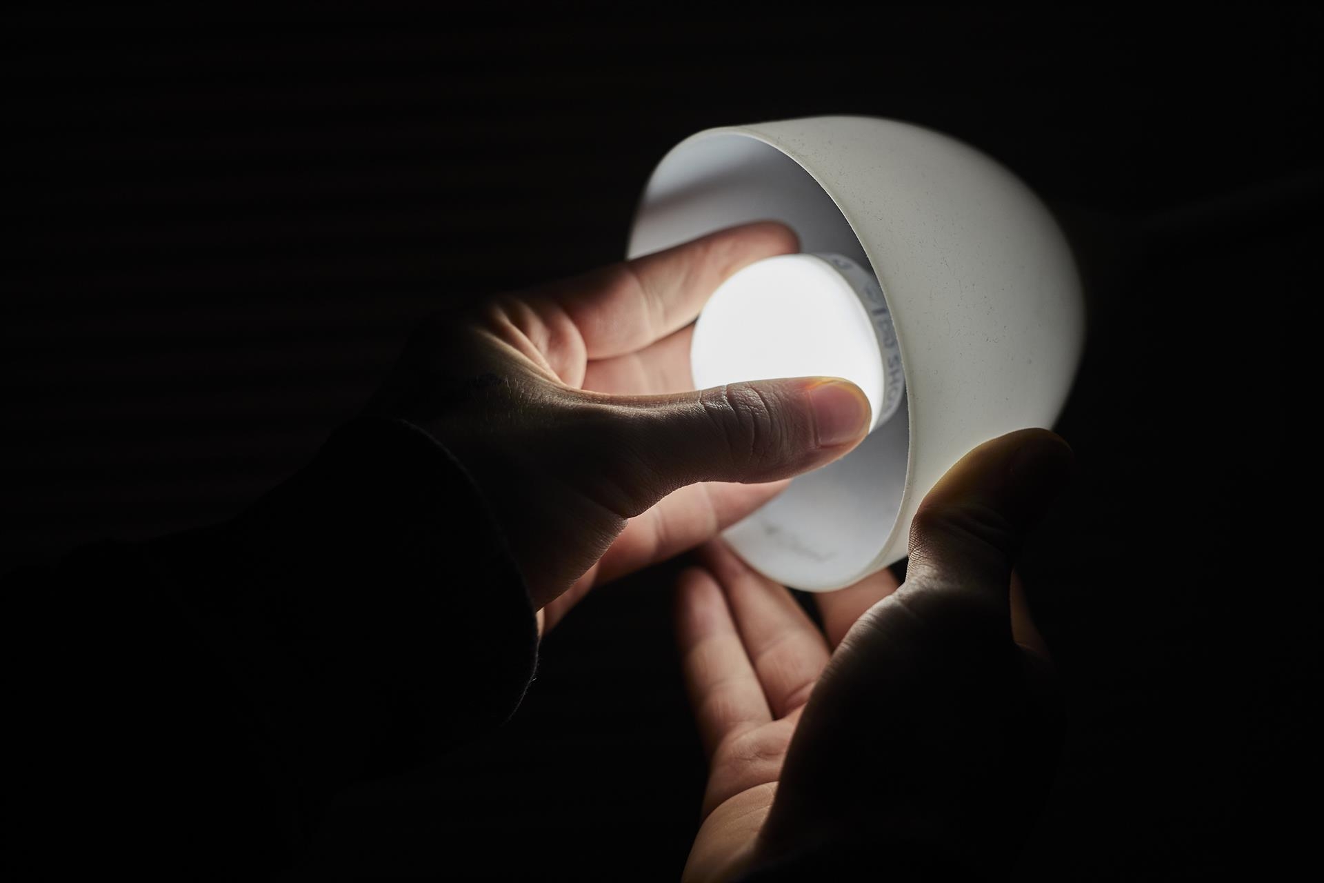 La luz baja este sábado un 30%, hasta 124,5 euros/MWh, el precio más bajo en el último mes
