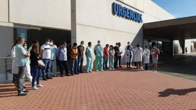 Unos 280 sanitarios del Departamento de Torrevieja cobrarán la nómina de octubre en noviembre