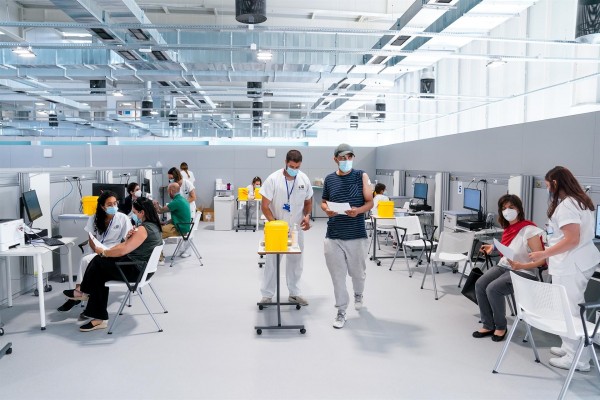 España notifica 2.261 nuevos contagios, 46 muertes y la incidencia sigue rozando el riesgo medio
