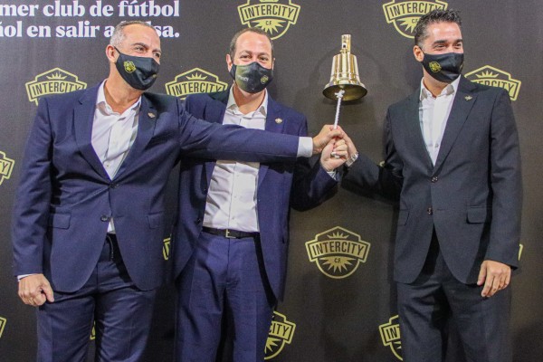 El Intercity entra en la historia al convertirse en el primer club de fútbol español en cotizar en Bolsa
