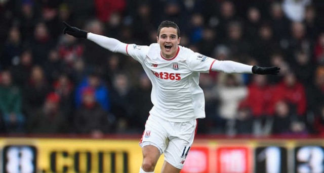Afellay renueva su contrato con el Stoke hasta 2019