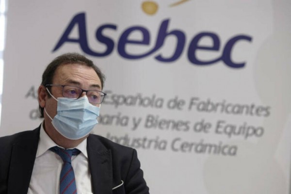Asebec avisa de paros en fábricas e impacto laboral por los sobrecostes en materias primas y la energía