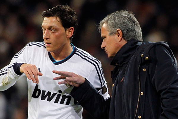 Özil cuenta que estuvo cerca de pegarse con Mourinho, pero luego le agradeció