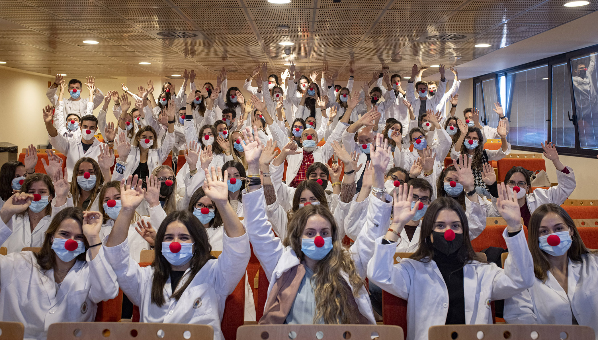 Estudiantes de Medicina del CEU participan en un proyecto sobre los beneficios terapéuticos de la risa   
