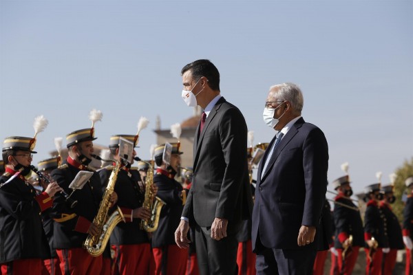 Sánchez y Costa arrancan solos la Cumbre con Portugal, sin reencuentro entre Díaz y Calviño