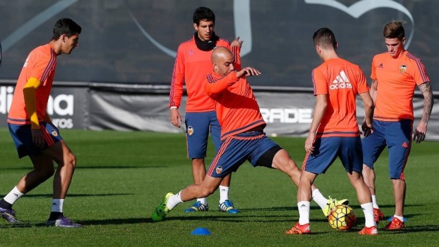 Nuno se lleva a Rusia a Tropi y Rafa Mir y deja en Valencia a Mustafi por lesión