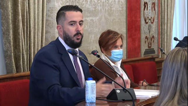 La sostenibilidad separa a la derecha en Alicante: Vox vota contra PP y Cs tras negar la polución