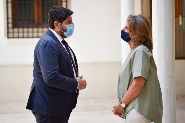El diálogo de sordos entre Madrid y la Región exaspera a la sociedad civil