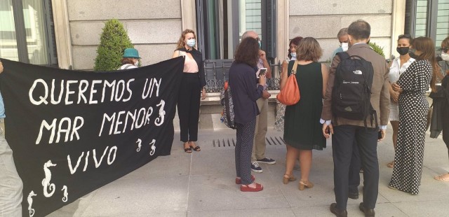Los promotores de la ILP del Mar Menor presentan 639.826 firmas que respaldan su tramitación parlamentaria