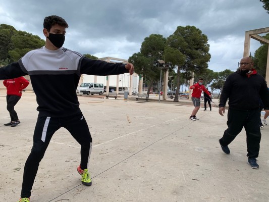Alhama acoge una jornada nacional de lanzamiento de peso y disco con ocho atletas