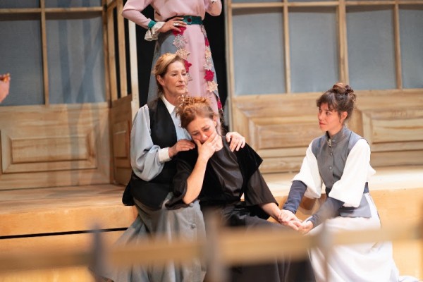 Teatre Micalet presenta 'Les tres germanes' d'Anton Txèkhov