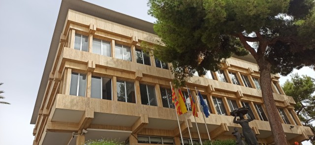 Benicàssim destina 240.566 euros a pymes de más de 10 trabajadores afectadas por la covid