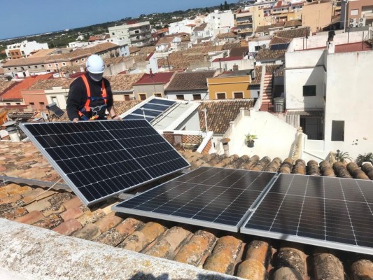 Ondara bonificará el IBI y el ICIO a los inmuebles que incorporen autoconsumo energético