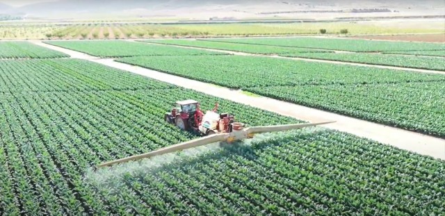 La pulverización electrostática aterriza en los cultivos regionales para disminuir la contaminación