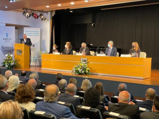 Los farmacéuticos clausuran el curso con la toma de posesión de Melgares Guerrero como cronista oficial de la Región