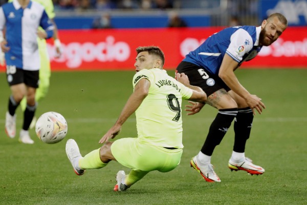 Alavés y Elche empatan tras una primera mitad con pocas ocasiones
