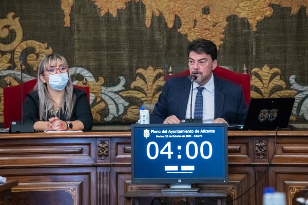 Alicante 2021: PP y Cs explotan su 'plan renove' y buscan a Vox; la izquierda tantea unirse para 2023