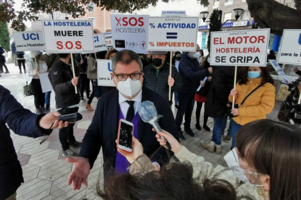 Las esmalteras se posicionan y apoyan a Luis Martí para la presidencia de CEV Castellón