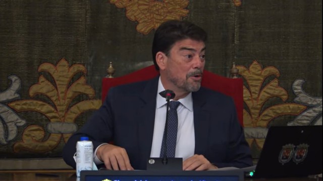 El bipartito repele la crítica de inacción y defiende un Alicante sostenible con economía diversificada