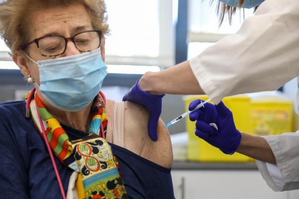 Más de 480.000 españoles han recibido ya su dosis de refuerzo contra el coronavirus